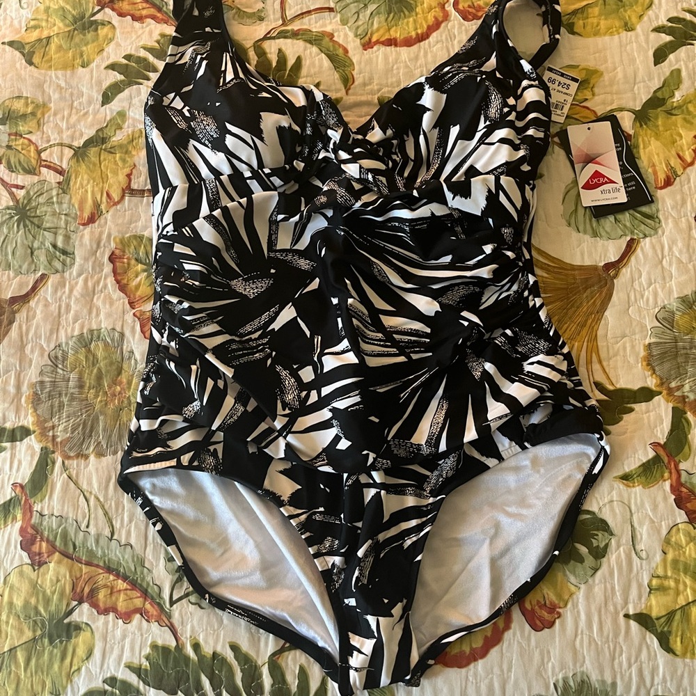 Maxine Swimsuit - NWT - Size 18 - Built in Cups